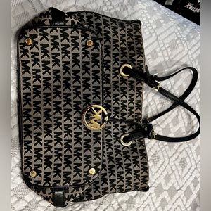 Michael Kors purse slightly used great condition